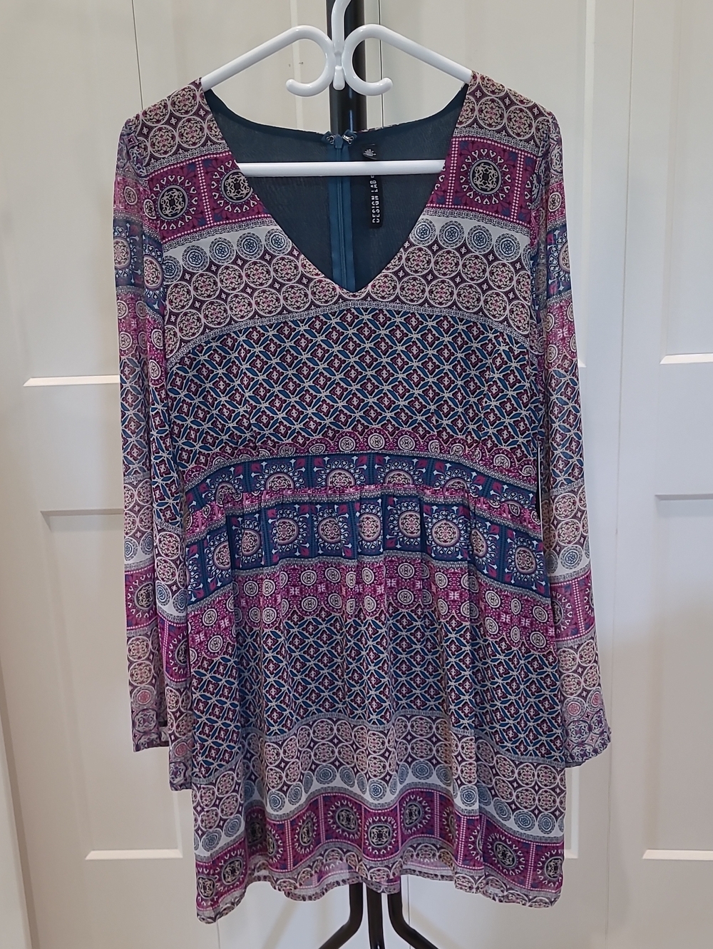 Design Lab Lord & Taylor Navy and Magenta V-Neck Boho Dress